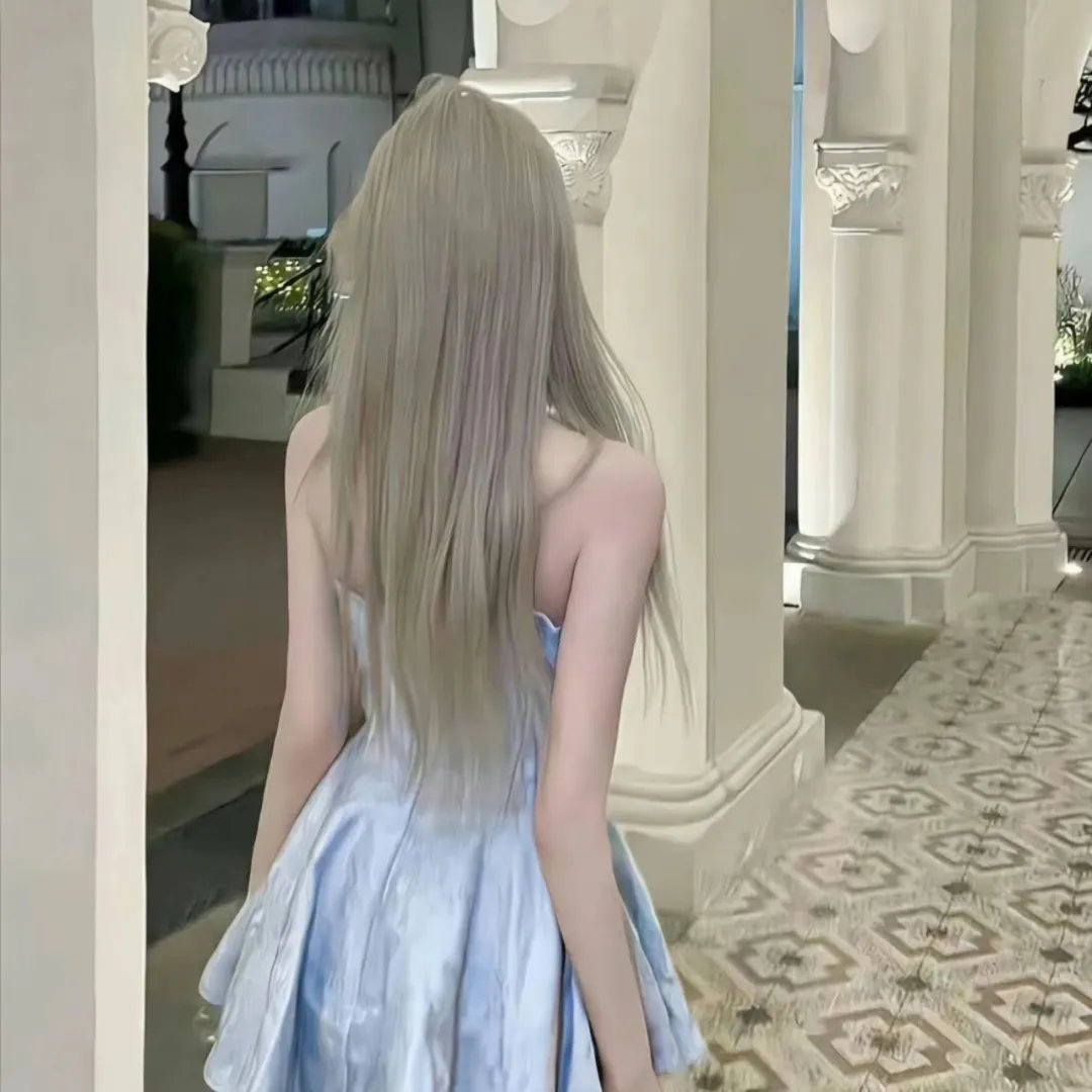色肉毒蝎女